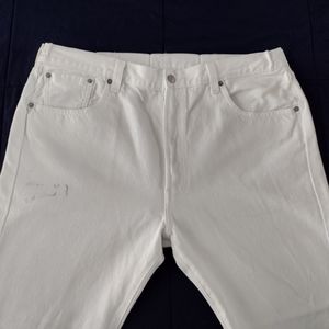 Men's white Levi's 36